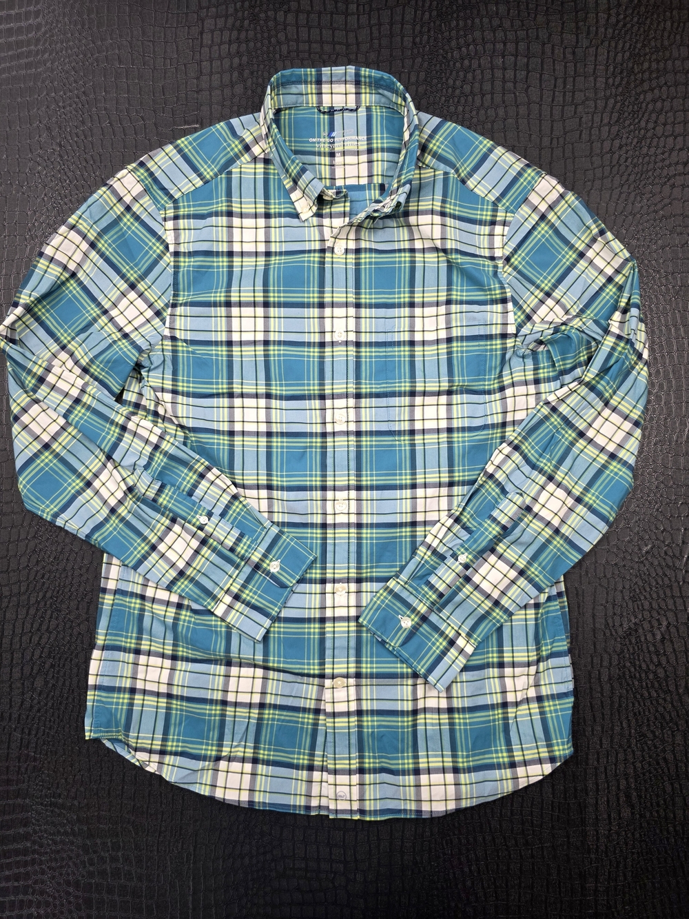 Vineyard Vines On The Go brrr Performance Button Down Size Medium MSRP $128